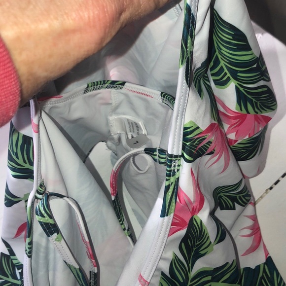 Nwot floral bandeau swim top w/ruffles L - Picture 3 of 4
